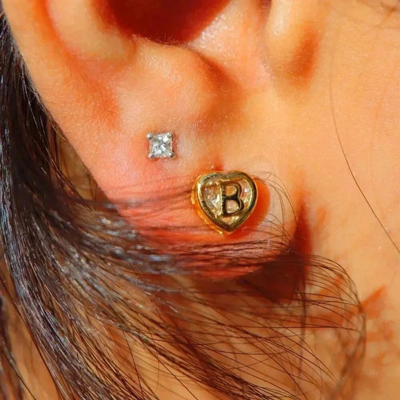 🎁Gift 💝Heart Initial Stud Earrings for Women Teen Girls Mom Daughter, ELDM153G - Picture 11 of 11